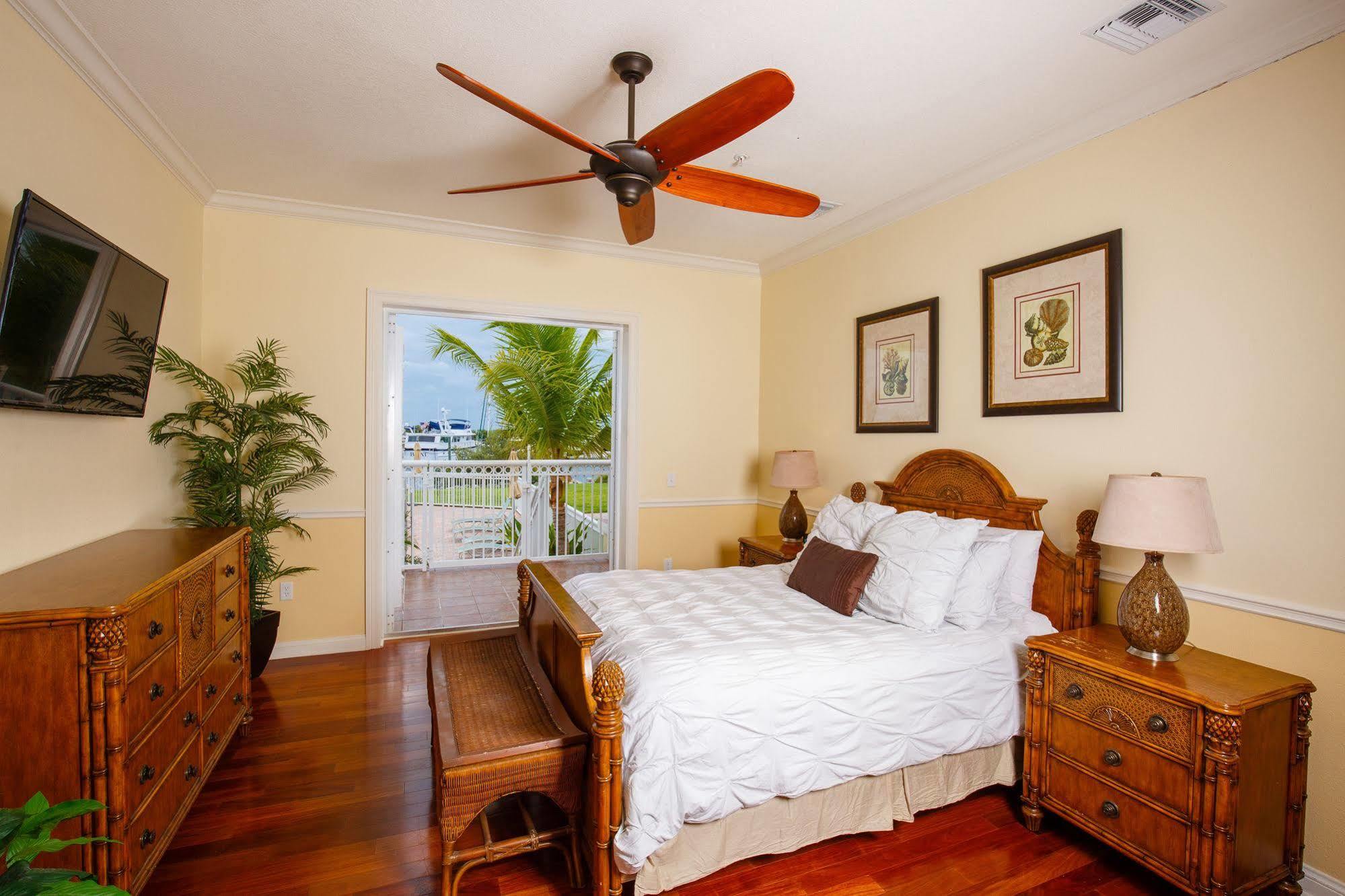 Apartment Harbour Oceanfront Key West