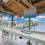 St Kitts - Downtown Waterfront Penthouse Pool Dock Parking