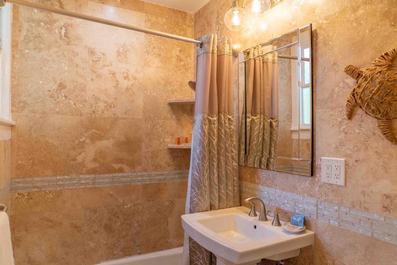 Southernmost Point & Garden Bar Bed & Breakfast
