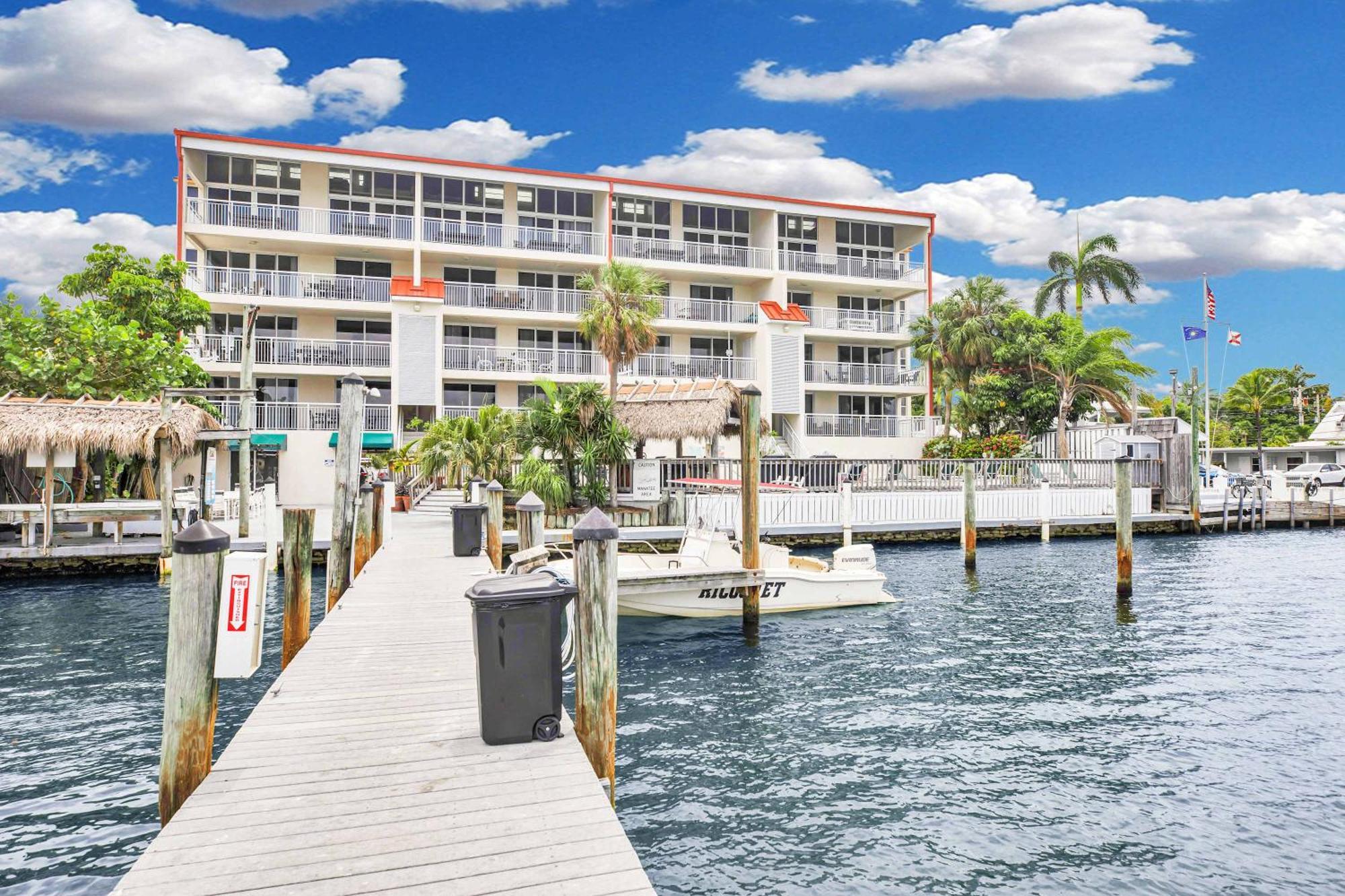 Holiday home St Kitts - Downtown Waterfront Penthouse Pool Dock Parking