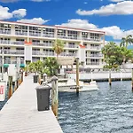 St Kitts - Downtown Waterfront Penthouse Pool Dock Parking