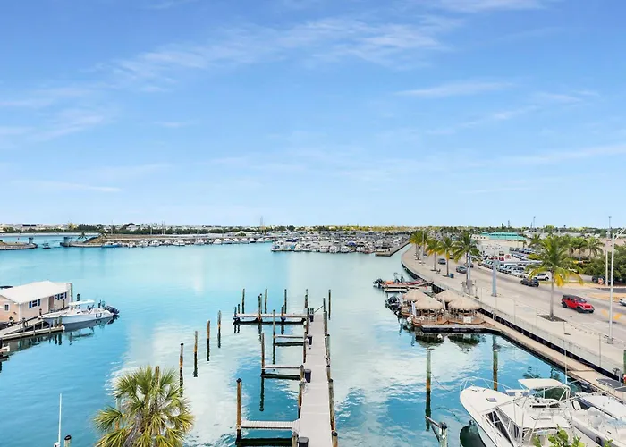 St Kitts - Downtown Waterfront Penthouse Pool Dock Parking