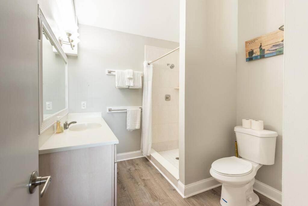 St Kitts - Downtown Waterfront Penthouse Pool Dock Parking Key West