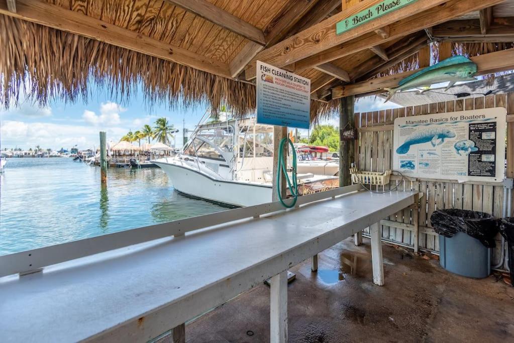 St Kitts - Downtown Waterfront Penthouse Pool Dock Parking *