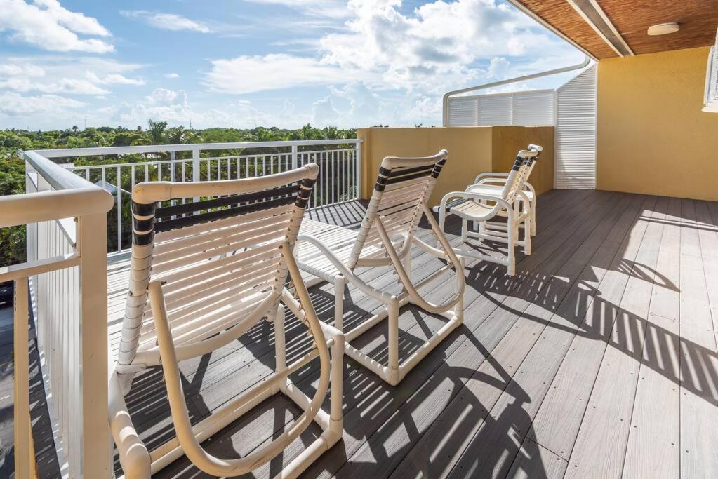 St Kitts - Downtown Waterfront Penthouse Pool Dock Parking *