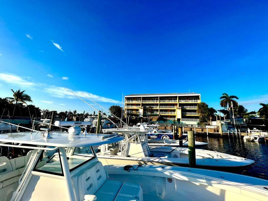 St Kitts - Downtown Waterfront Penthouse Pool Dock Parking Holiday home