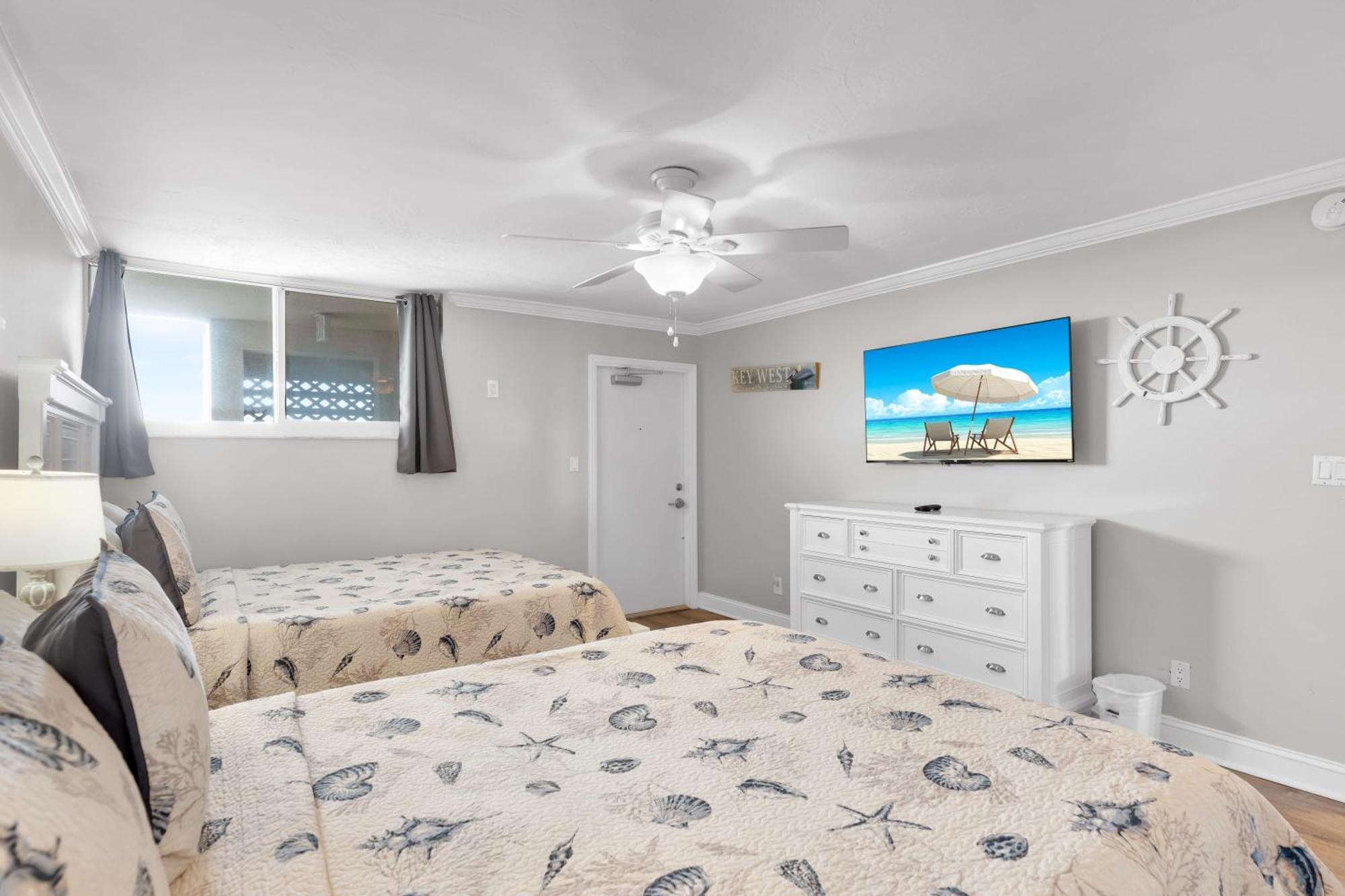 St Kitts - Downtown Waterfront Penthouse Pool Dock Parking Holiday home *
