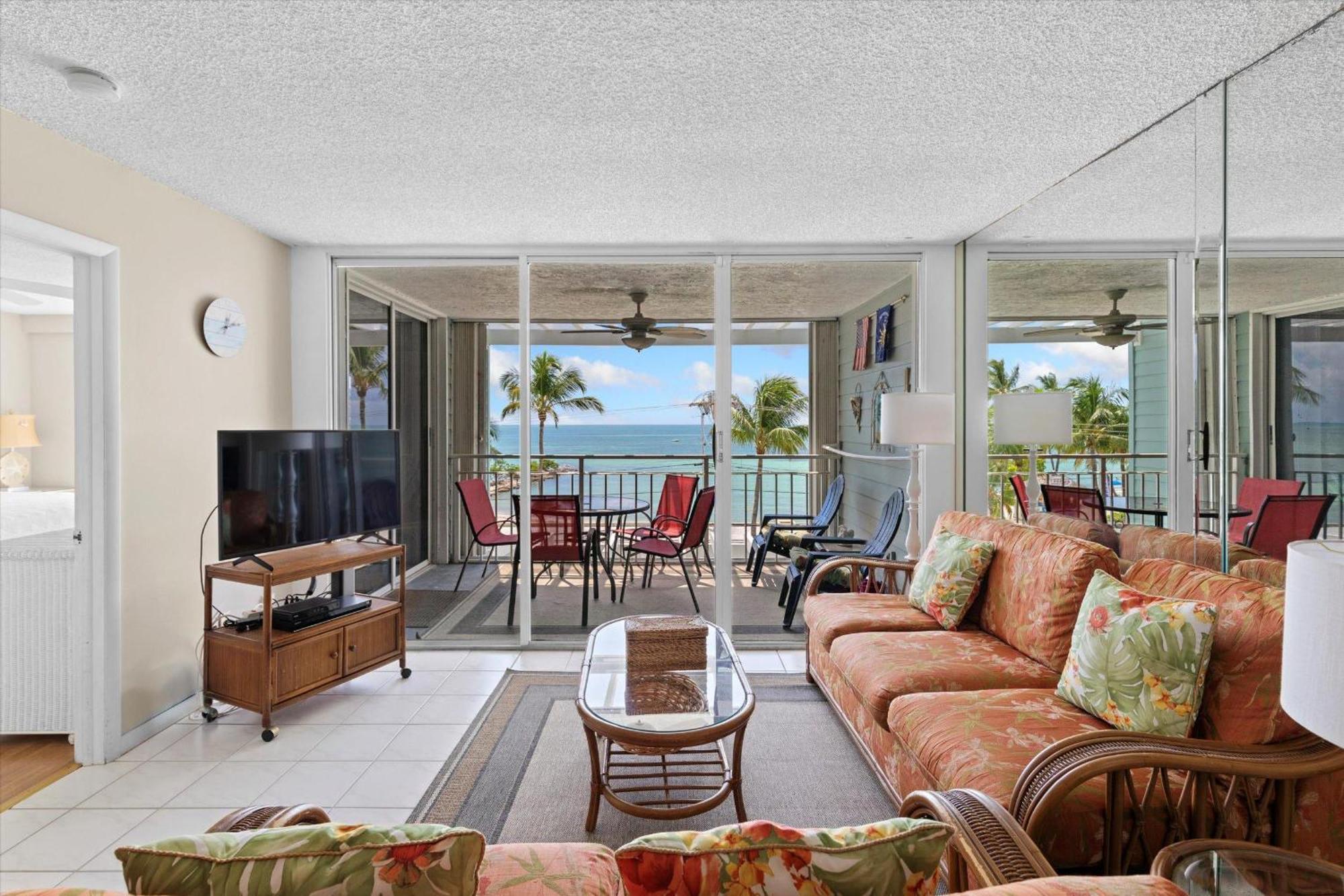 Holiday home Oceanfront Oasis