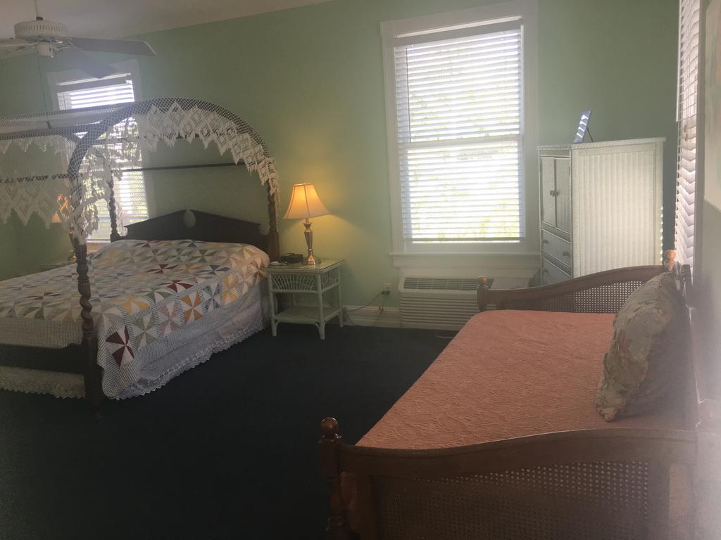 Amsterdam's Curry Mansion Bed & Breakfast Key West