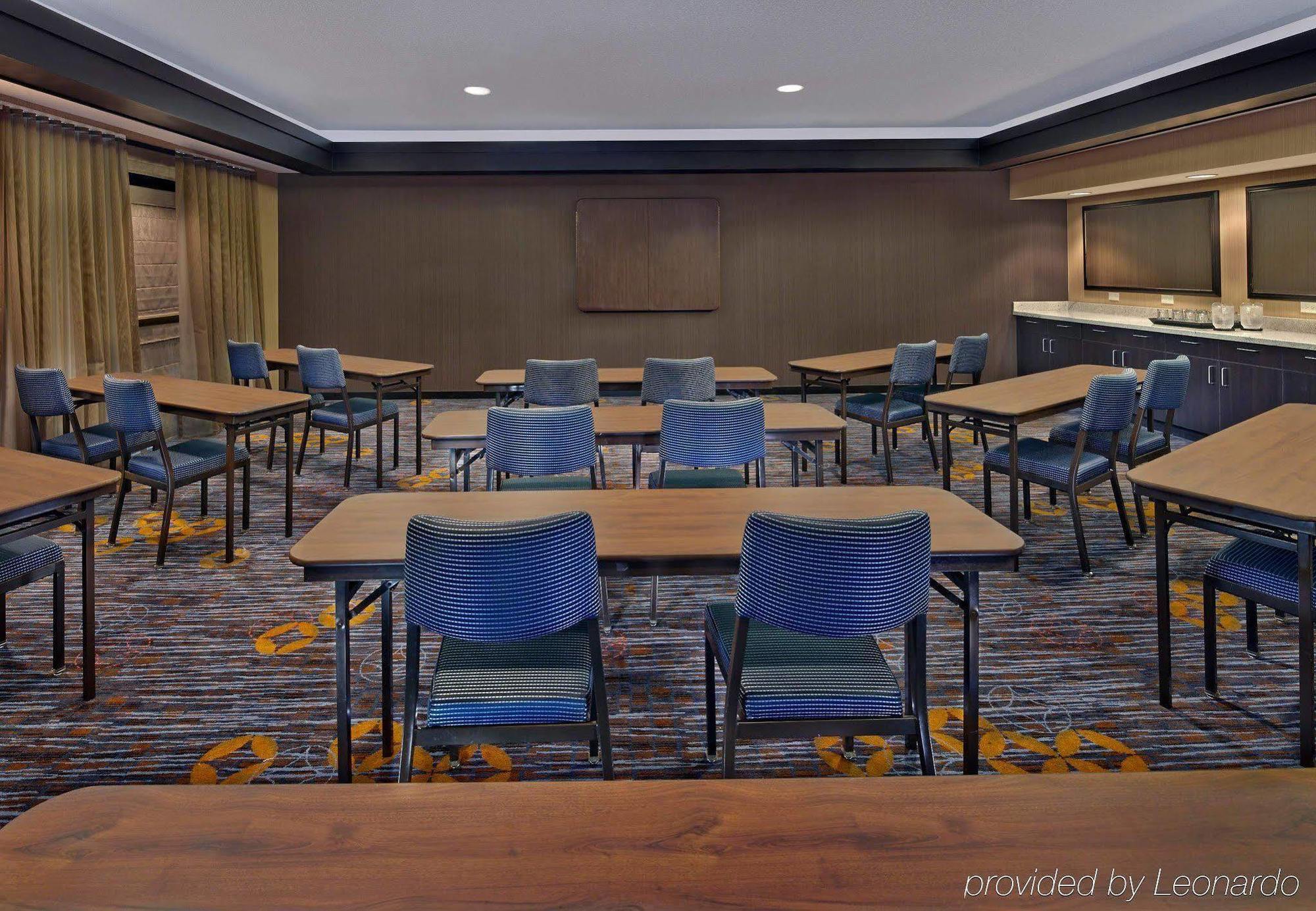 Courtyard By Marriott Waterfront Hotel 3*